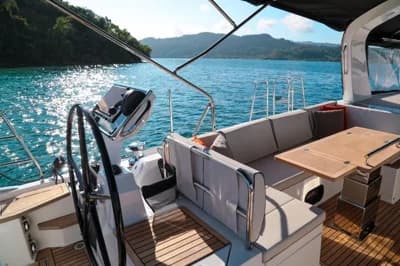 BENETEAU OCEANIS YACHT 62 4
