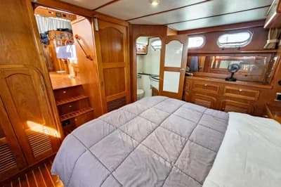 2009 Custom 42SE | 41.8 ft 3