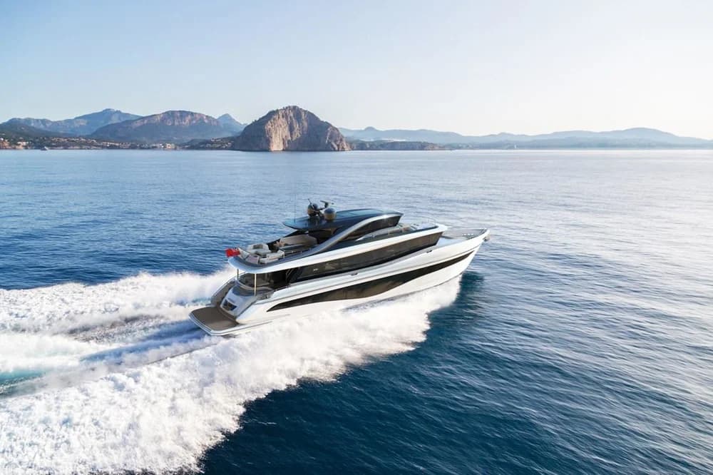 2022 Princess X80 | 82.4 ft