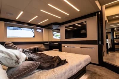 2022 Pershing 8X | 83 ft 3