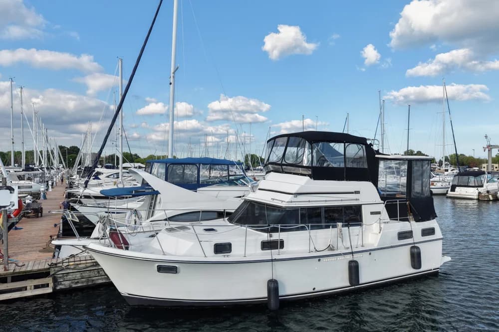 1986 Carver 3607 Aft Cabin Motor Yacht | 36 ft