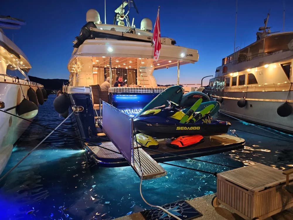 2009 Posillipo 85 | 86.9 ft