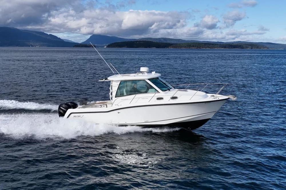 2014 Boston Whaler 315 Conquest Pilothouse | 31 ft