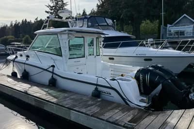 2014 Boston Whaler 315 Conquest Pilothouse | 31 ft 2