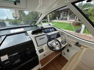 2018 Sea Ray Sundancer 350 Coupe | 35 ft 3