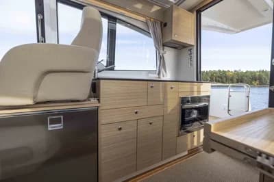 2018 Nimbus 365 Coupe | 37.9 ft 3