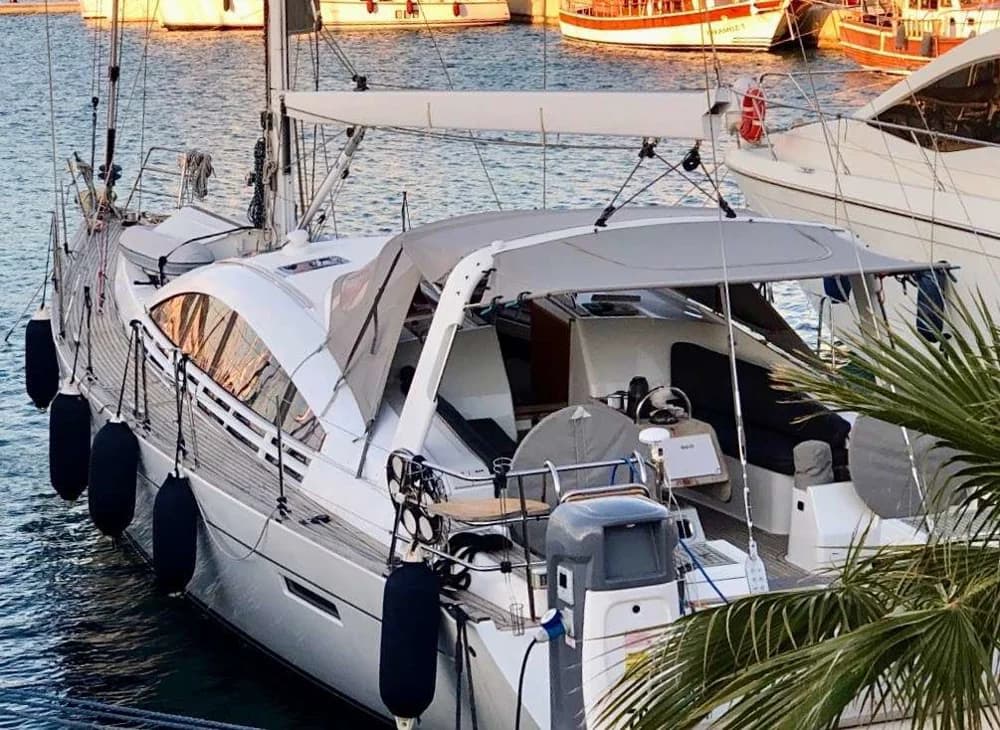 WAUQUIEZ 55 PILOT SALOON
