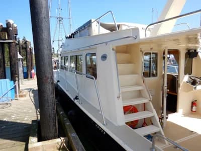 2005 Coastal Craft Sedan Flybridge | 40 ft 2