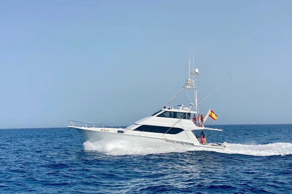 2001 Hatteras 70 Convertible | 73ft