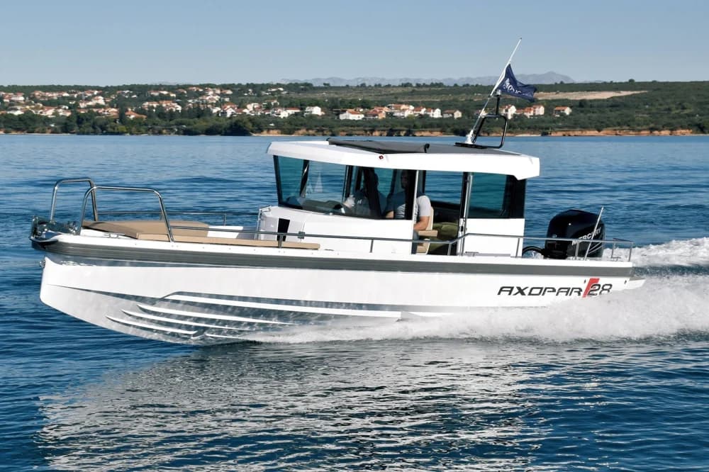 2015 Axopar 28 Cabin | 30.1 ft
