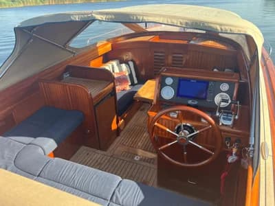 2011 Motor Yacht Beaver Legend 29 | 29.5 ft 2