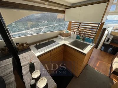 2009 Custom Absolute 52 | 48.1 ft 3