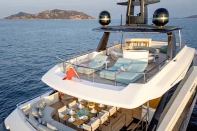 2023 Azimut Grande Trideck | 125.4 ft 3