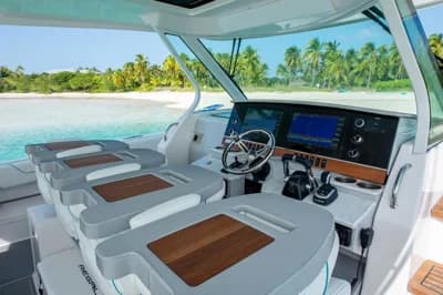 2022 Regal 38 SAV | 38.7 ft 3