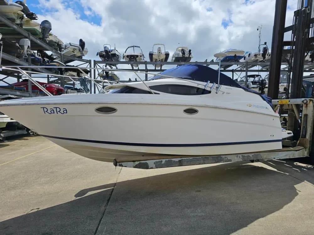 2010 Regal 2565 Window Express Boat for Sale in Poole