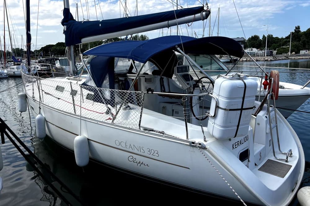2004 Beneteau Oceanis Clipper 323 | 32.8 ft