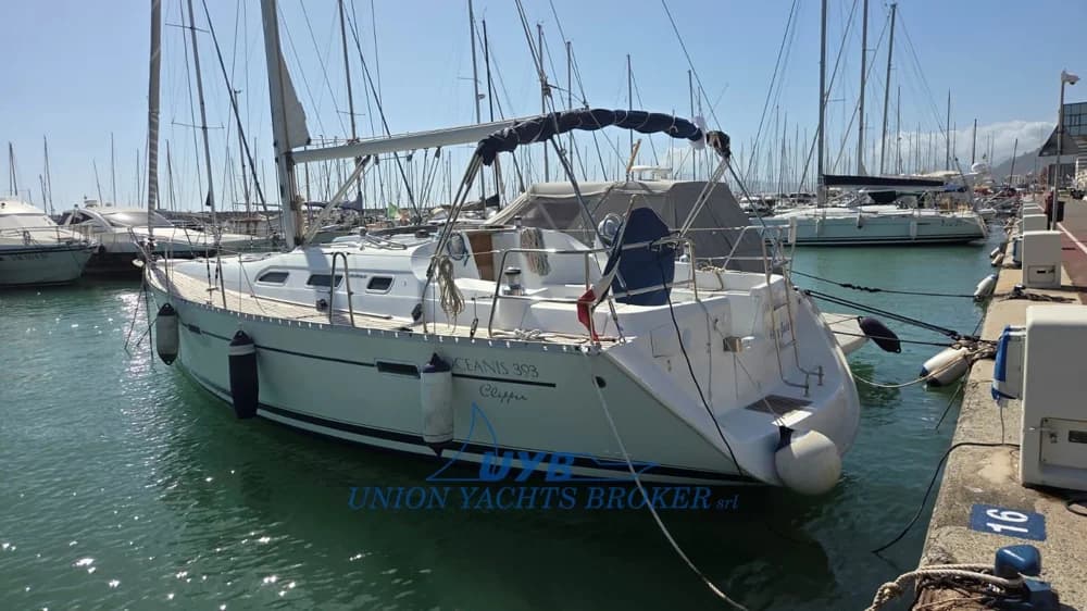 2002 Beneteau Oceanis 393 | 38.1 ft