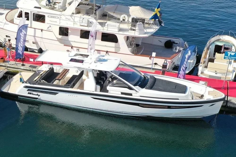 2020 Windy SR 44 BLACKHAWK | 42.7 ft