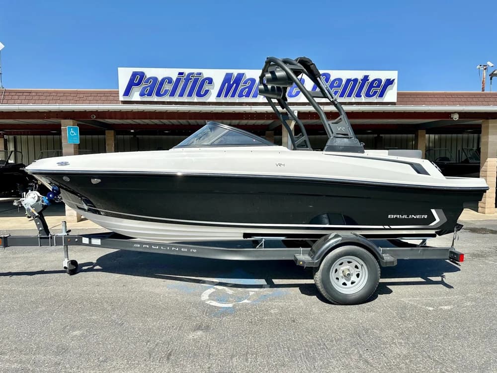 2023 Bayliner VR4 Bowrider w/ 200HP Mercruiser!