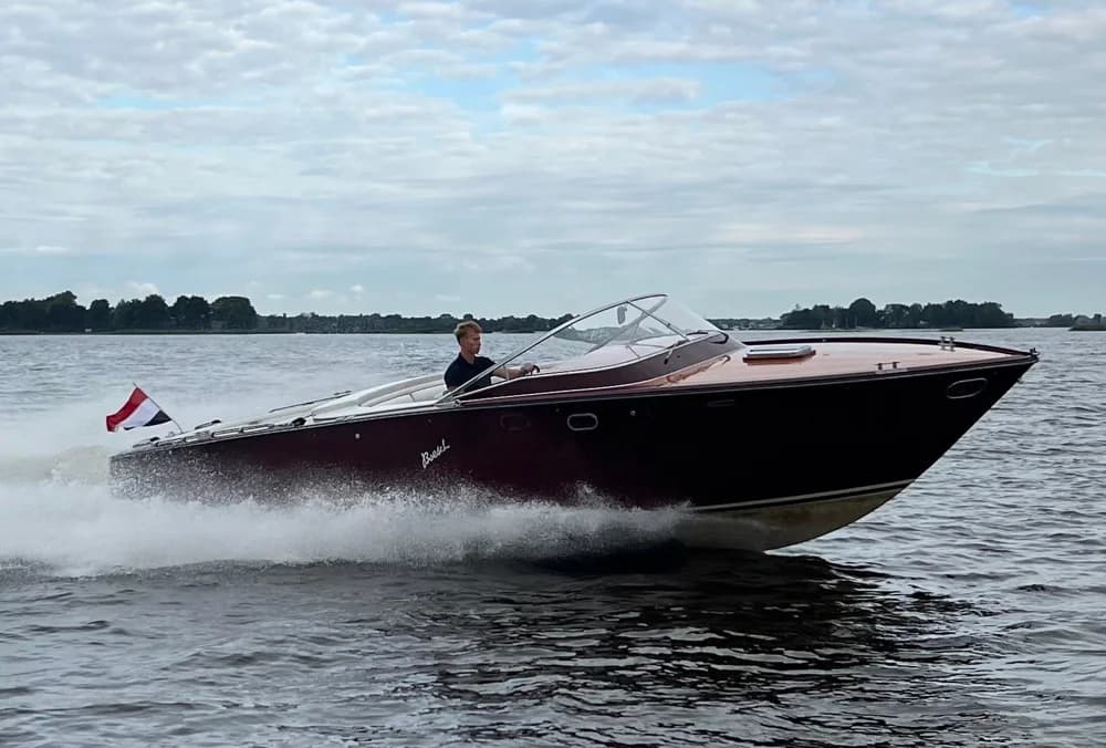 Boesch 850 Runabout Deluxe