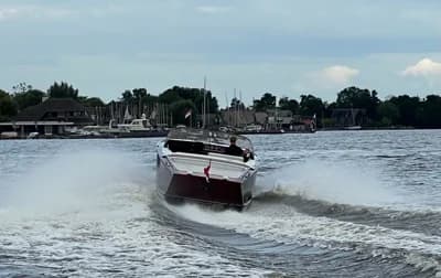 Boesch 850 Runabout Deluxe 3