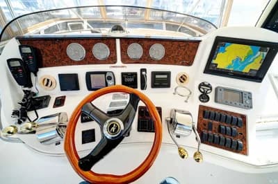 Sea Ray 480 Sedan Bridge 3
