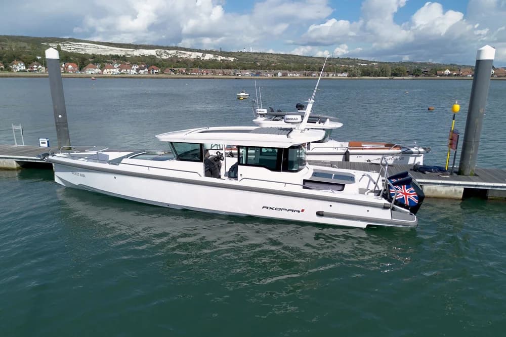 Axopar 37 XC Cross Cabin