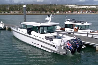 Axopar 37 XC Cross Cabin 2