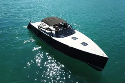 2015 VanDutch 40 | 39.6 ft 2