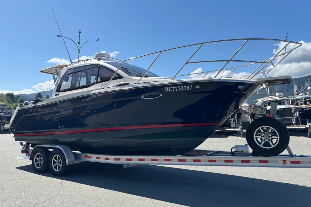 Cutwater C-242 Coupe