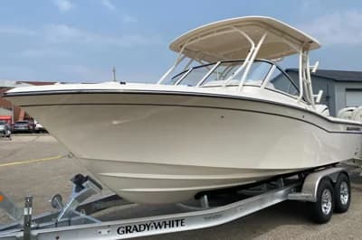 Grady-White Freedom 235 2