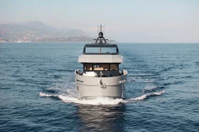Outer Reef Yachts 780 Adventure 2