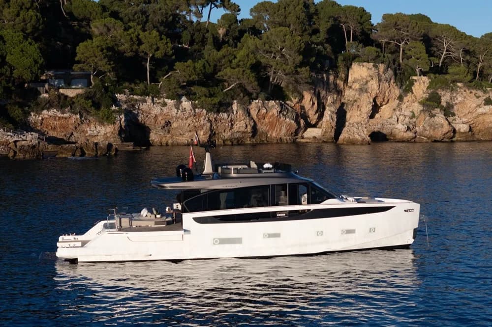 Azimut Seadeck 7