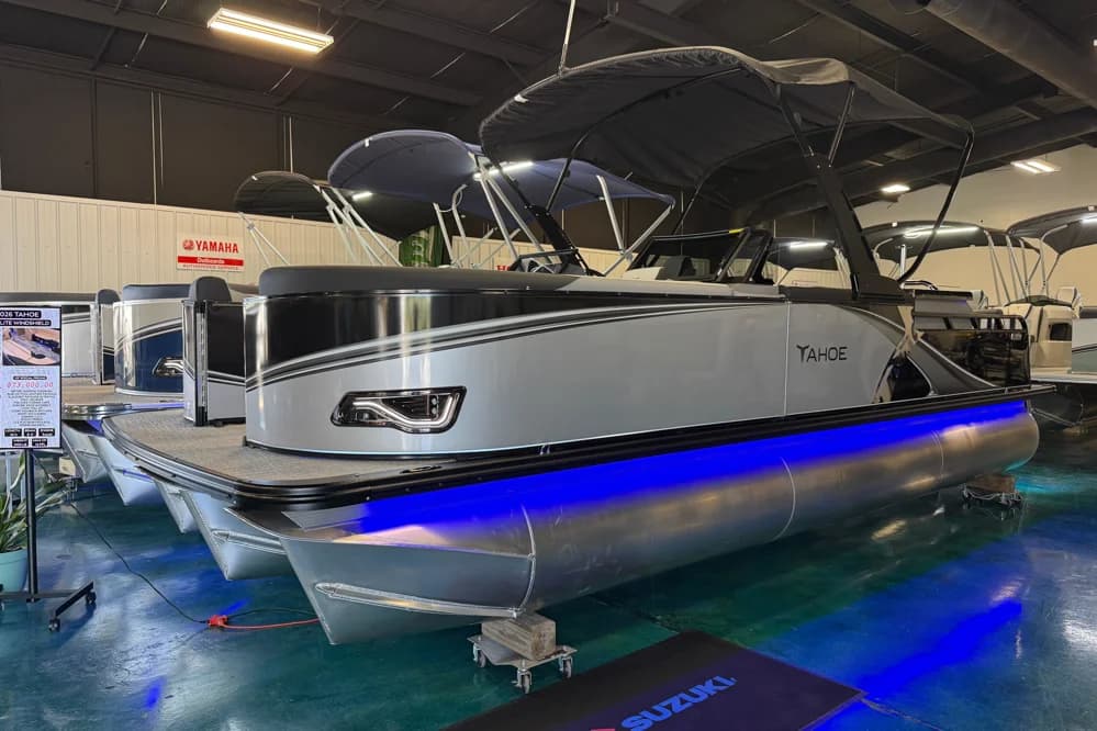 Tahoe Pontoon LTZ Elite Windshield