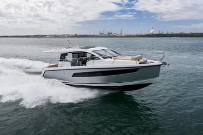 Sealine C335 2