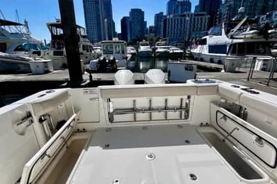 Boston Whaler 325 Conquest Pilothouse 2