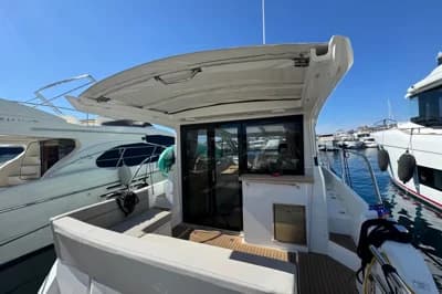 Sealine C335V 2