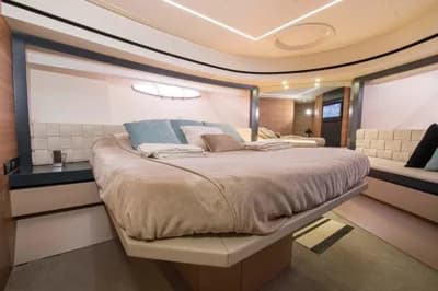 Pershing 92 2