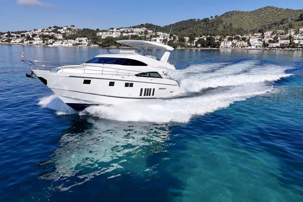 Fairline Squadron 65 with Seakeeper Gyro