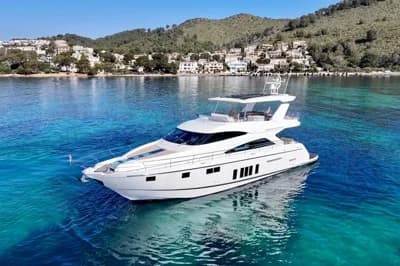 Fairline Squadron 65 with Seakeeper Gyro 3