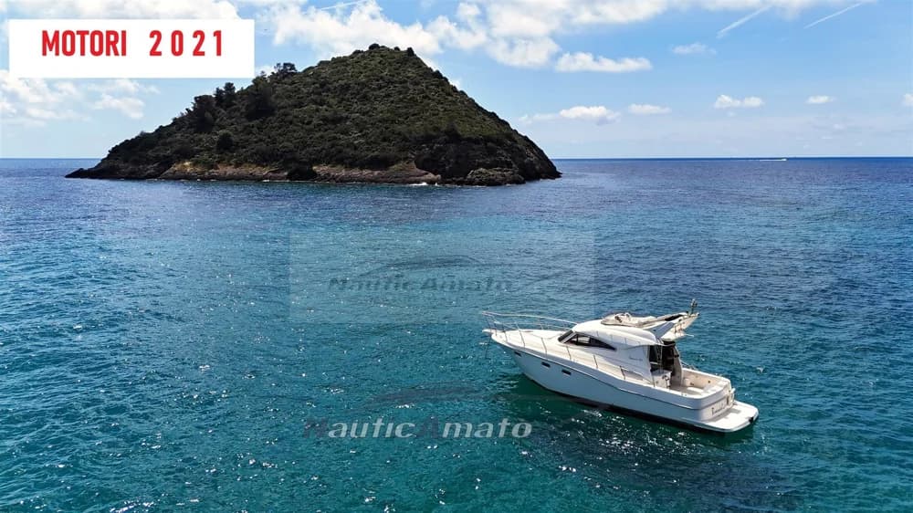 Custom Cantiere Navale di Livorno Space 360 fly ( motori 2021 )