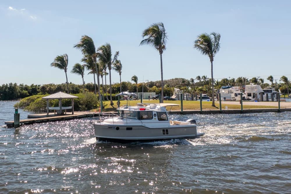Ranger Tugs R-25