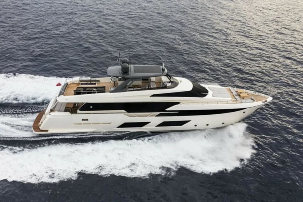 Ferretti Yachts 920