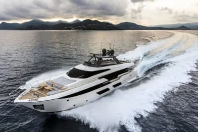 Ferretti Yachts 920 2