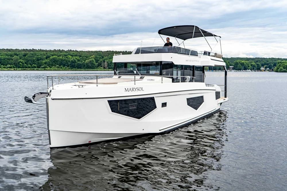 Cobra Yachts Meastro 42 Fly
