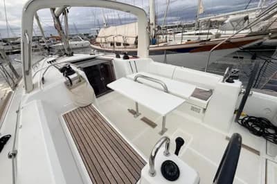 Beneteau Oceanis 35.1 2