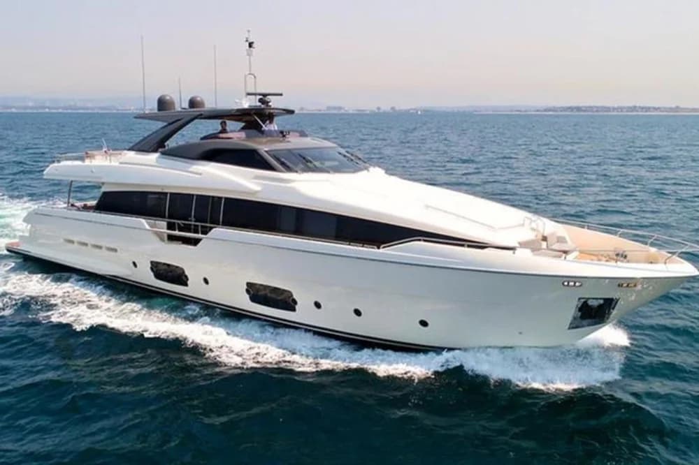 Ferretti Yachts 960