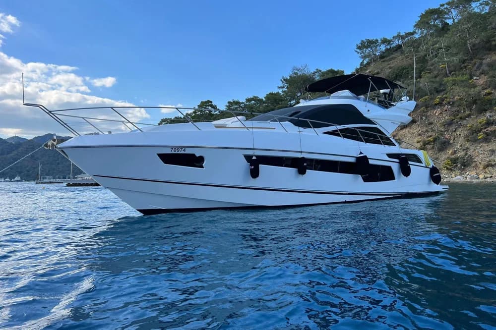 Sunseeker 68 Sport Yacht