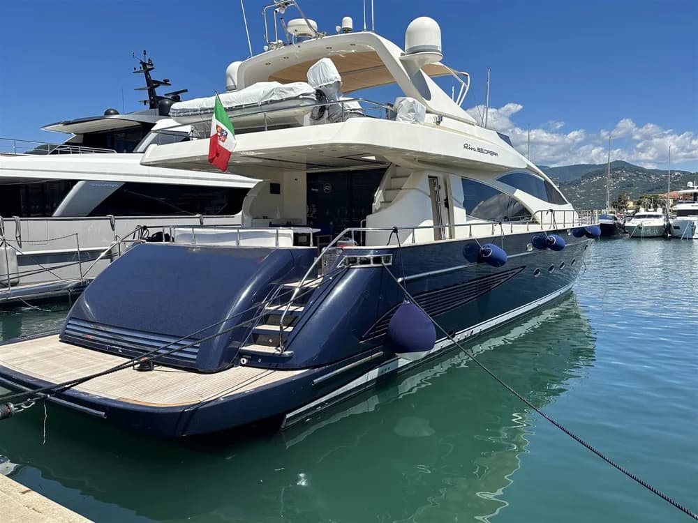 Custom Riva 85 Opera