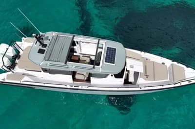 Axopar 37 XC Cross Cabin 2